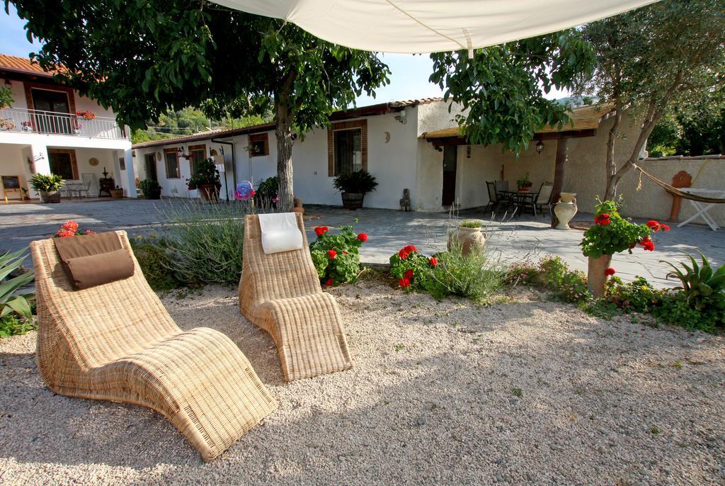 Casa Vacanze Borgo Borghese SantʼAlessio Siculo Exterior foto