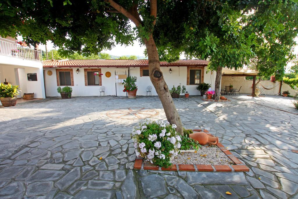 Casa Vacanze Borgo Borghese SantʼAlessio Siculo Exterior foto