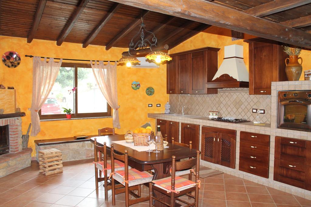 Casa Vacanze Borgo Borghese SantʼAlessio Siculo Habitación foto